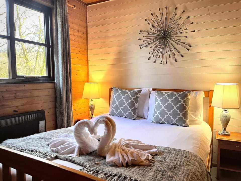 Goldcrest 1-Hot Tub-Woodland Lodges-Carmarthenshire-Tenby Chalet in Wales