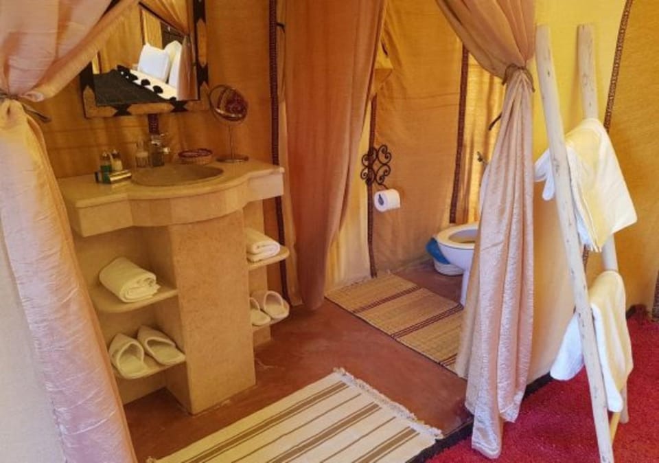 Shower, Bathroom, towels