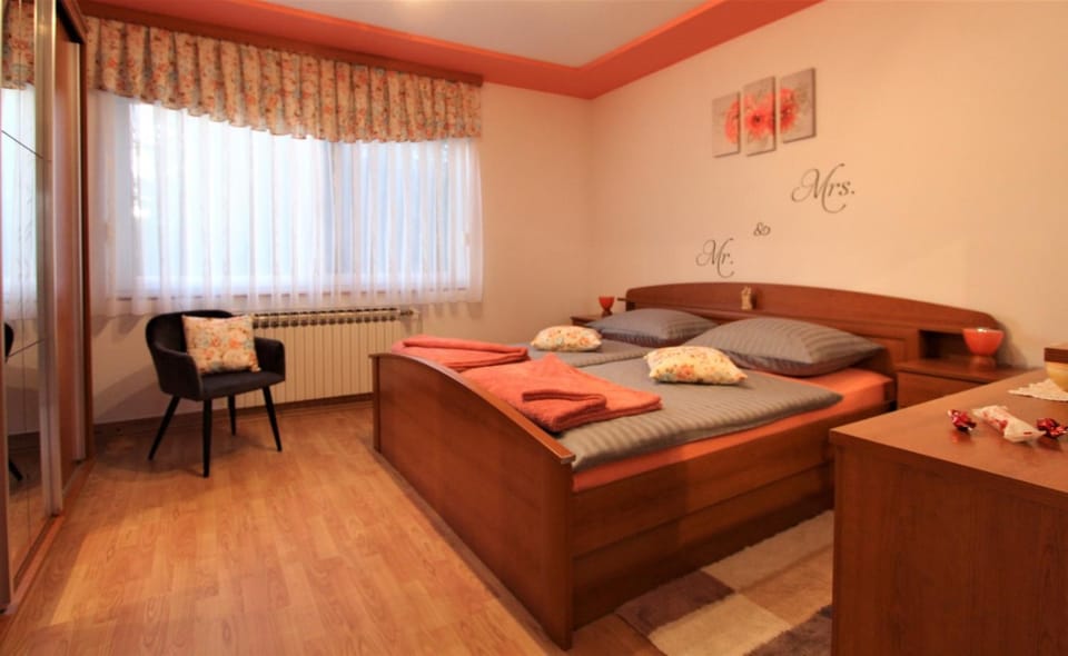Bed, Day, Photo of the whole room, Bedroom, On site, Guests