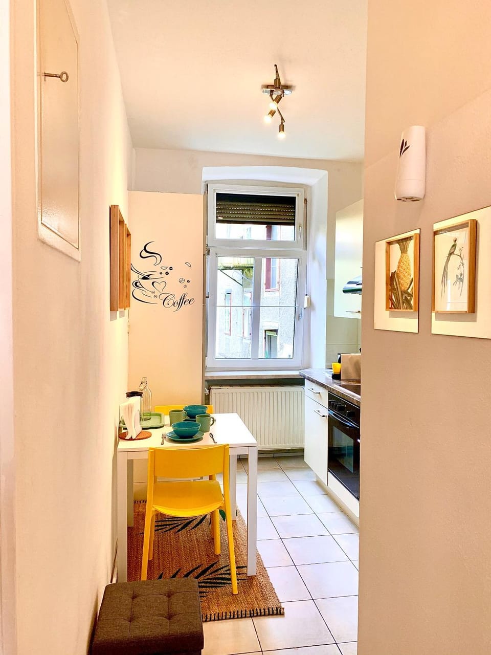 Seating area, Dining area, Garden view