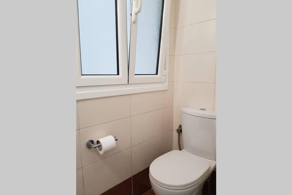 A Great Stay at a Comfortable Large Apartment Apartment in Kallithea