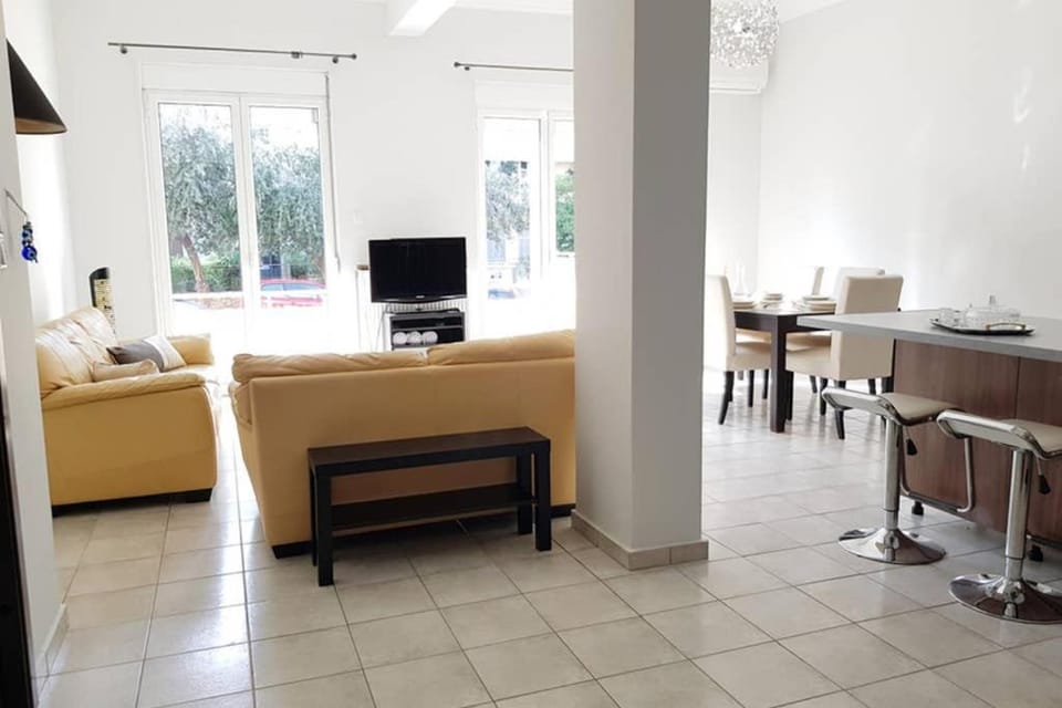A Great Stay at a Comfortable Large Apartment Apartment in Kallithea