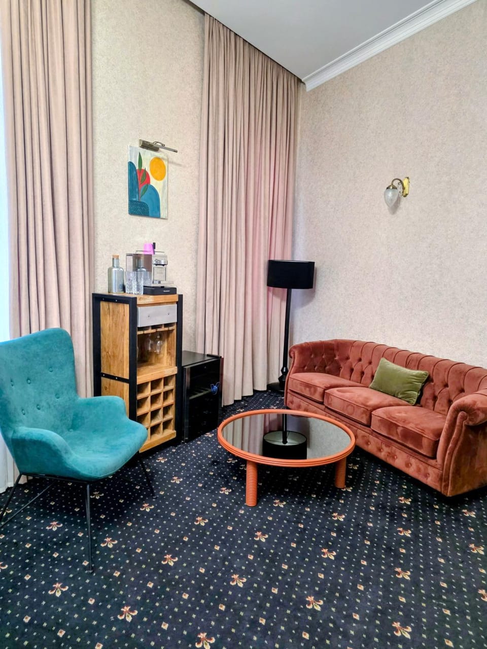 TV and multimedia, Living room, Seating area, minibar