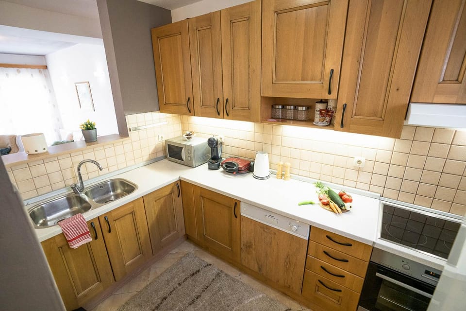 Coffee/tea facilities, Kitchen or kitchenette, dishwasher, minibar, oven, pet friendly, stove, toaster