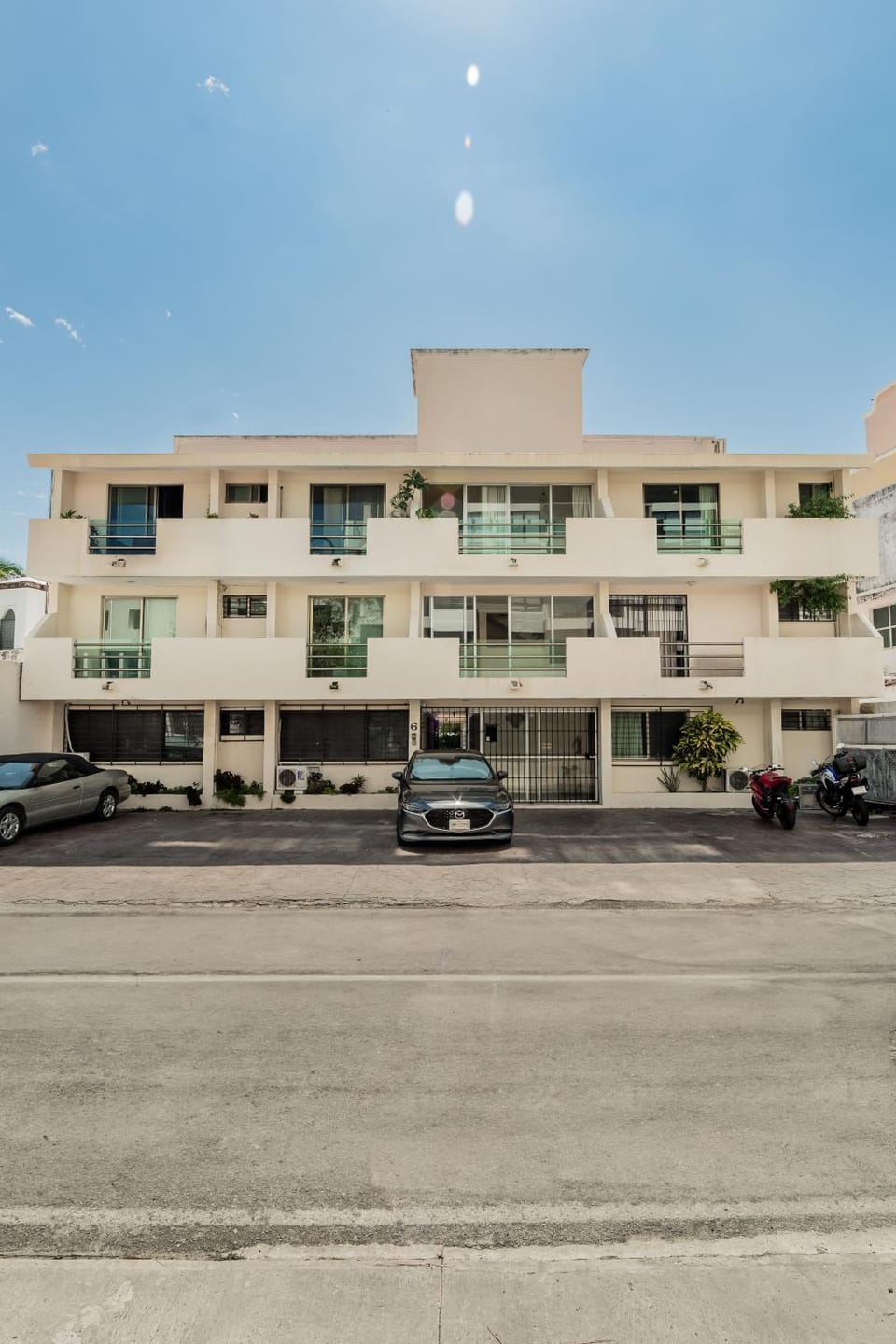 Facade/entrance