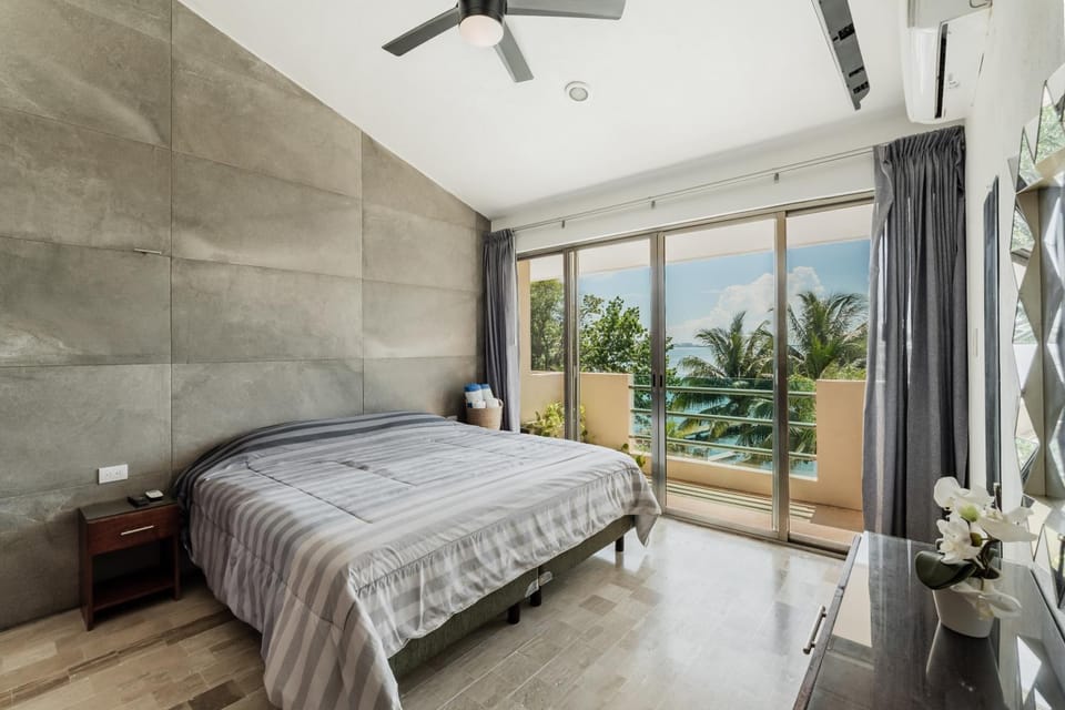 Bedroom, Lake view