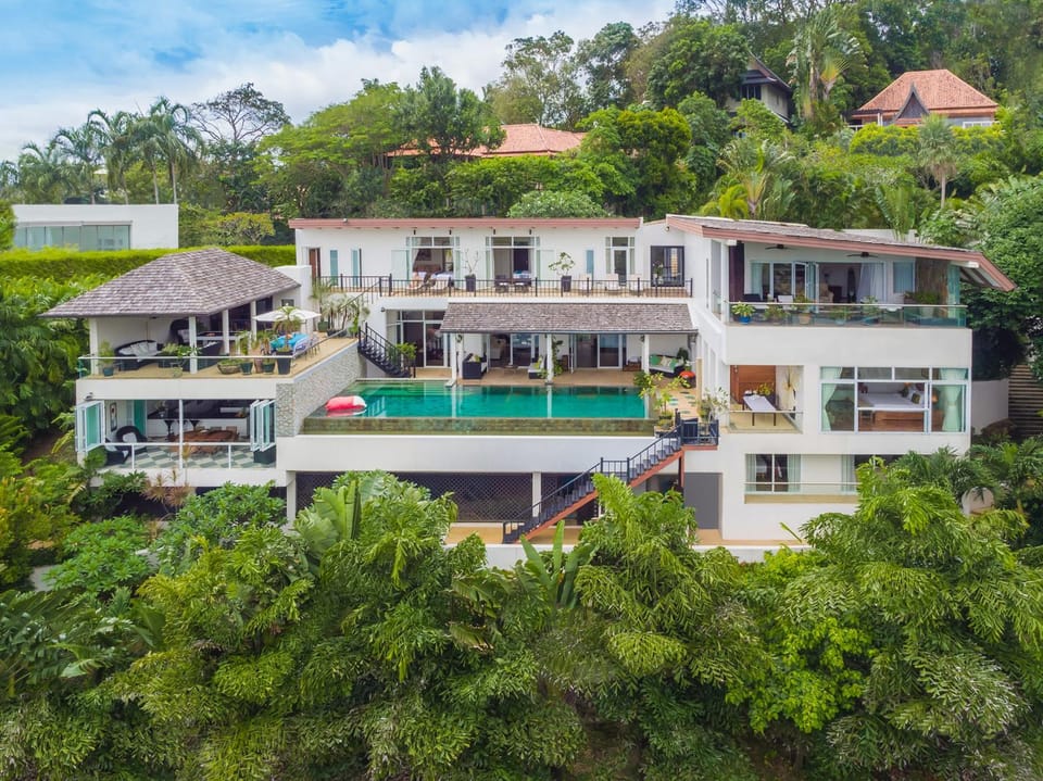Property building, Day, Natural landscape, Bird's eye view, Pool view, Swimming pool, sunbed