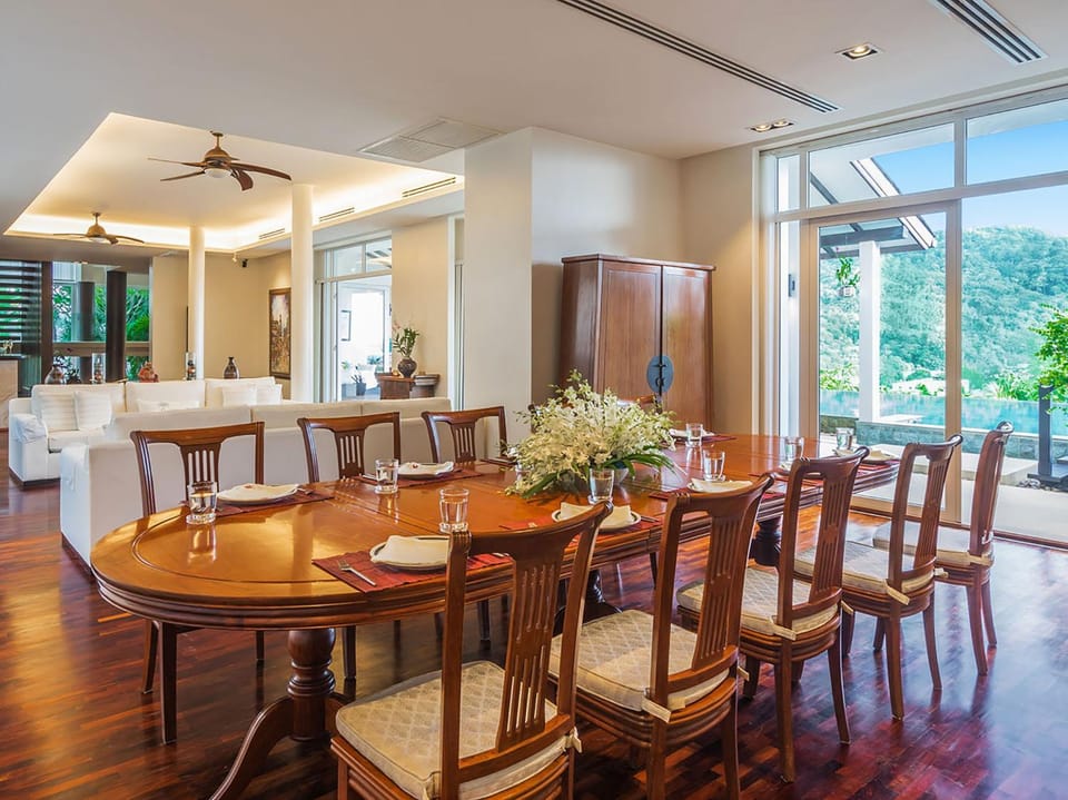 Seating area, Dining area
