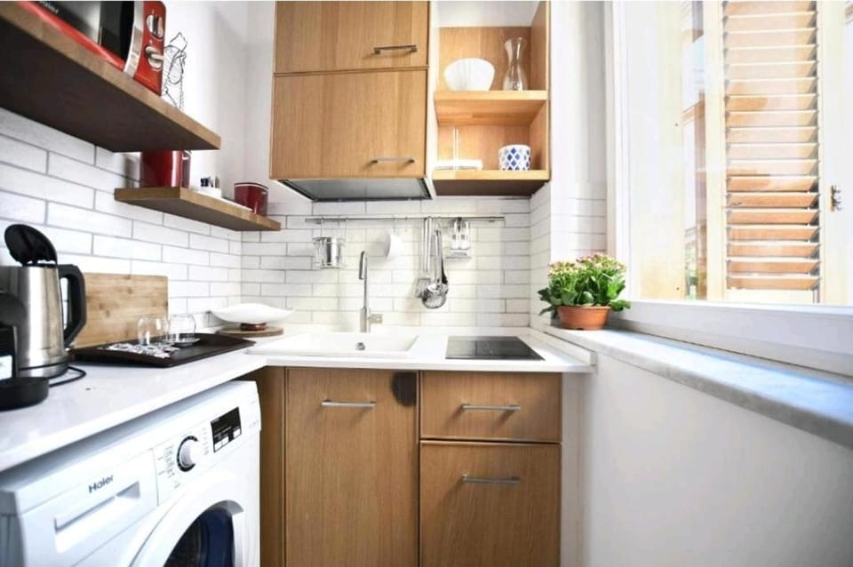 Coffee/tea facilities, Kitchen or kitchenette, minibar, stove