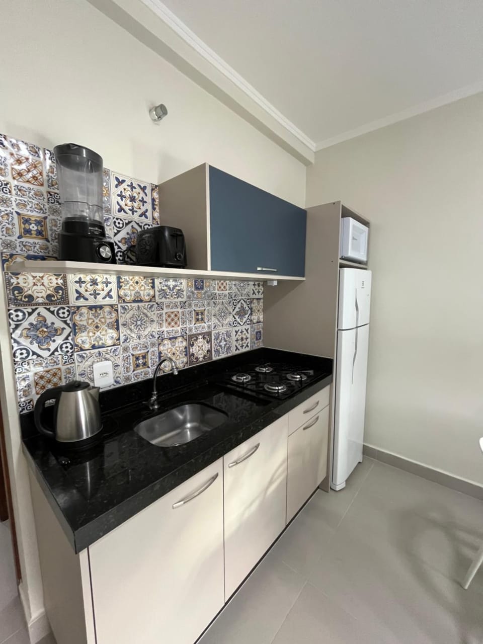 Kitchen or kitchenette, minibar, kitchen