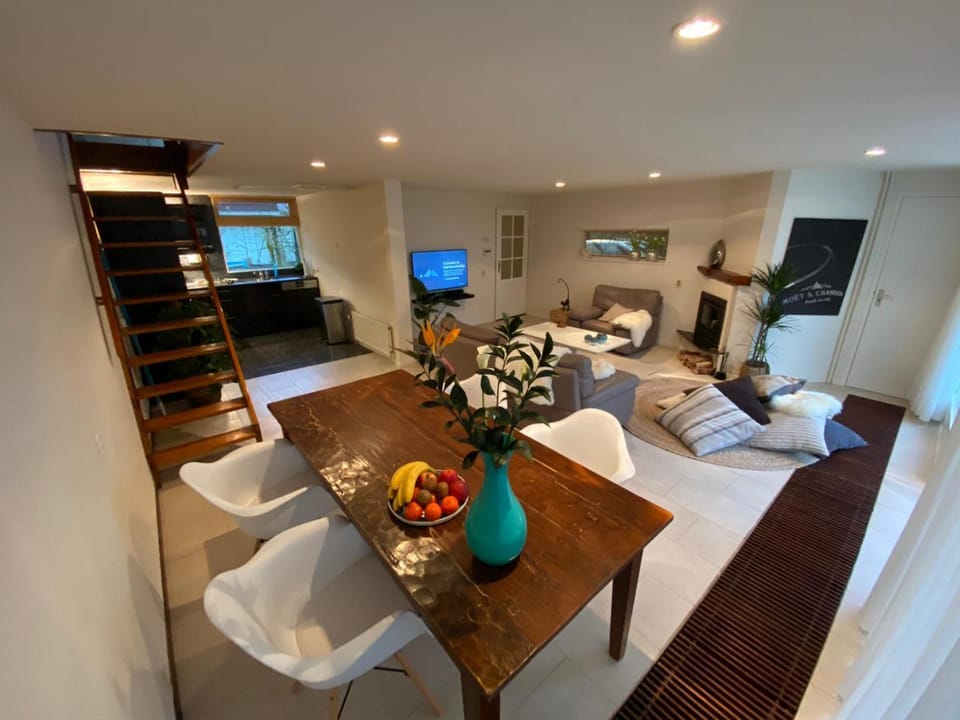 Lake house 21 relax accommodation iR Sauna House in South Holland (province)