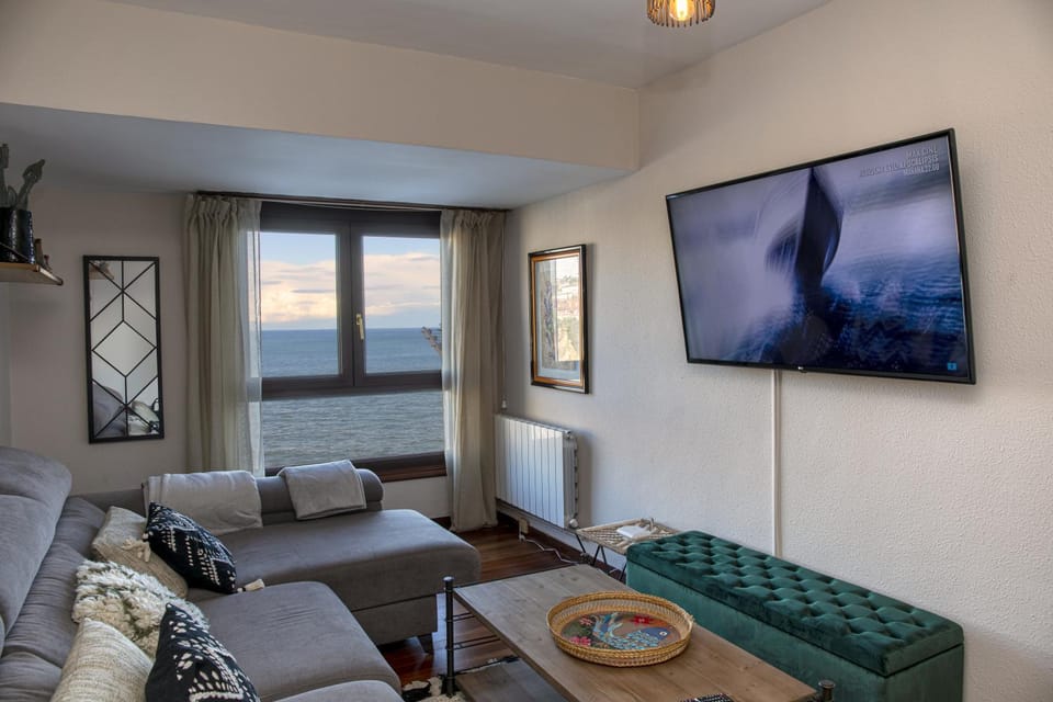 TV and multimedia, Living room, Sea view