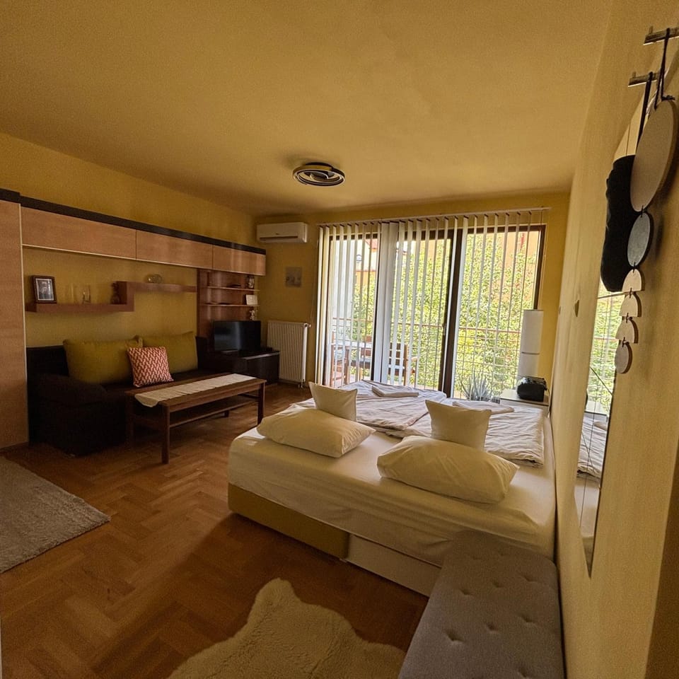 Mandarin Wellness Apartman Apartment in Siófok