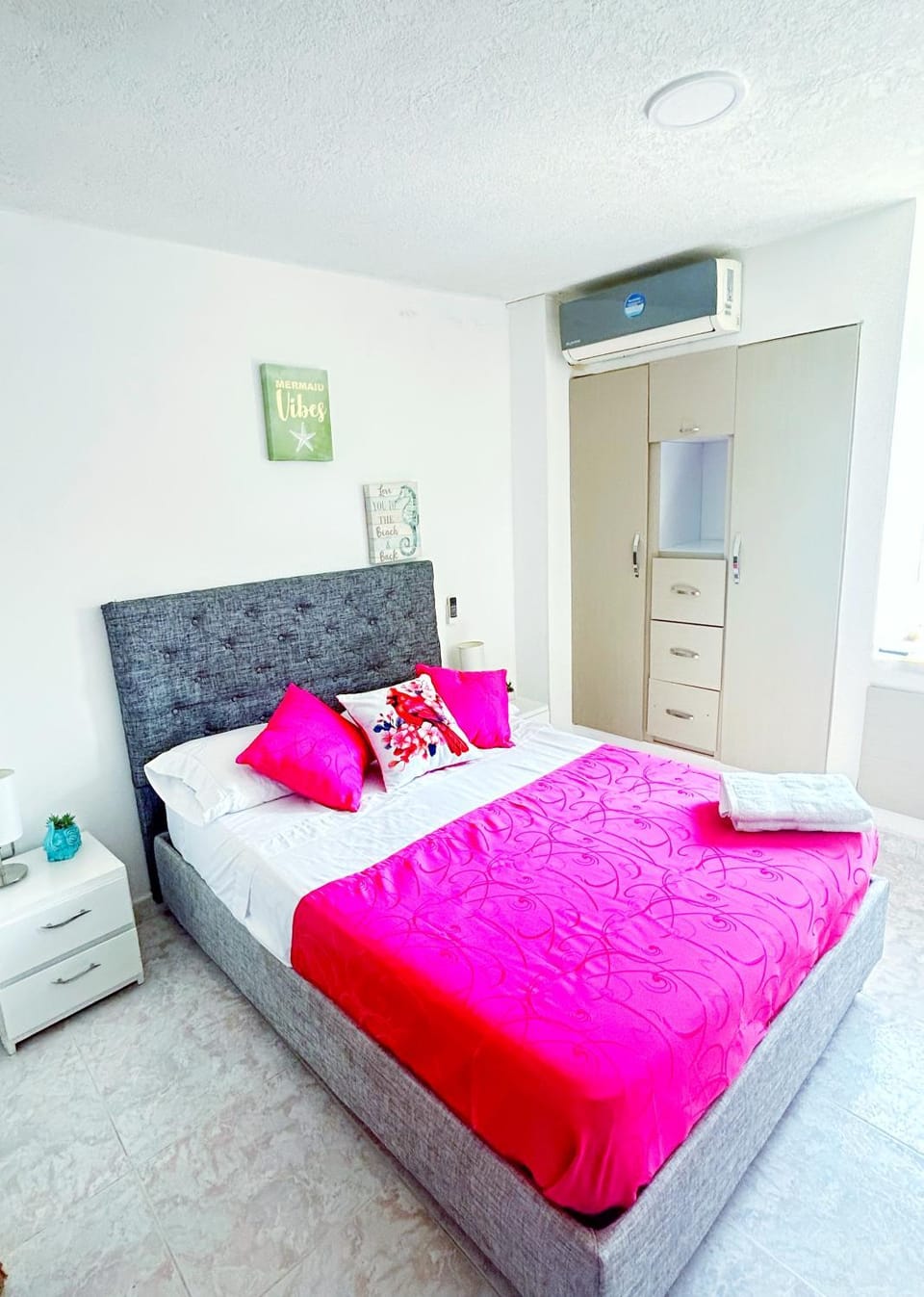 Bed, Photo of the whole room, Bedroom, wardrobe