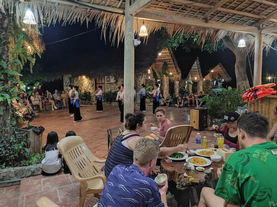Restaurant/places to eat, Night, People, Food and drinks, Banquet/Function facilities, Food, group of guests