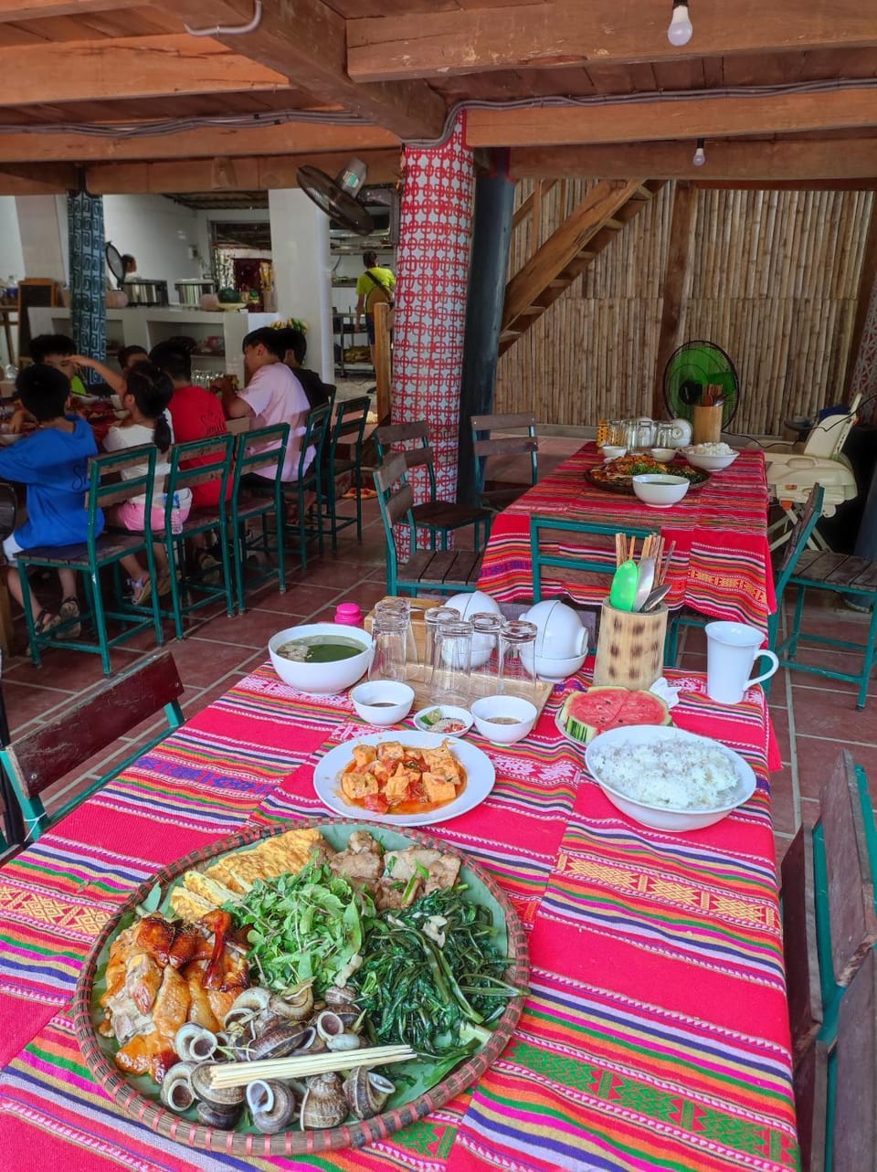 Restaurant/places to eat, Food and drinks, Food, Lunch, group of guests