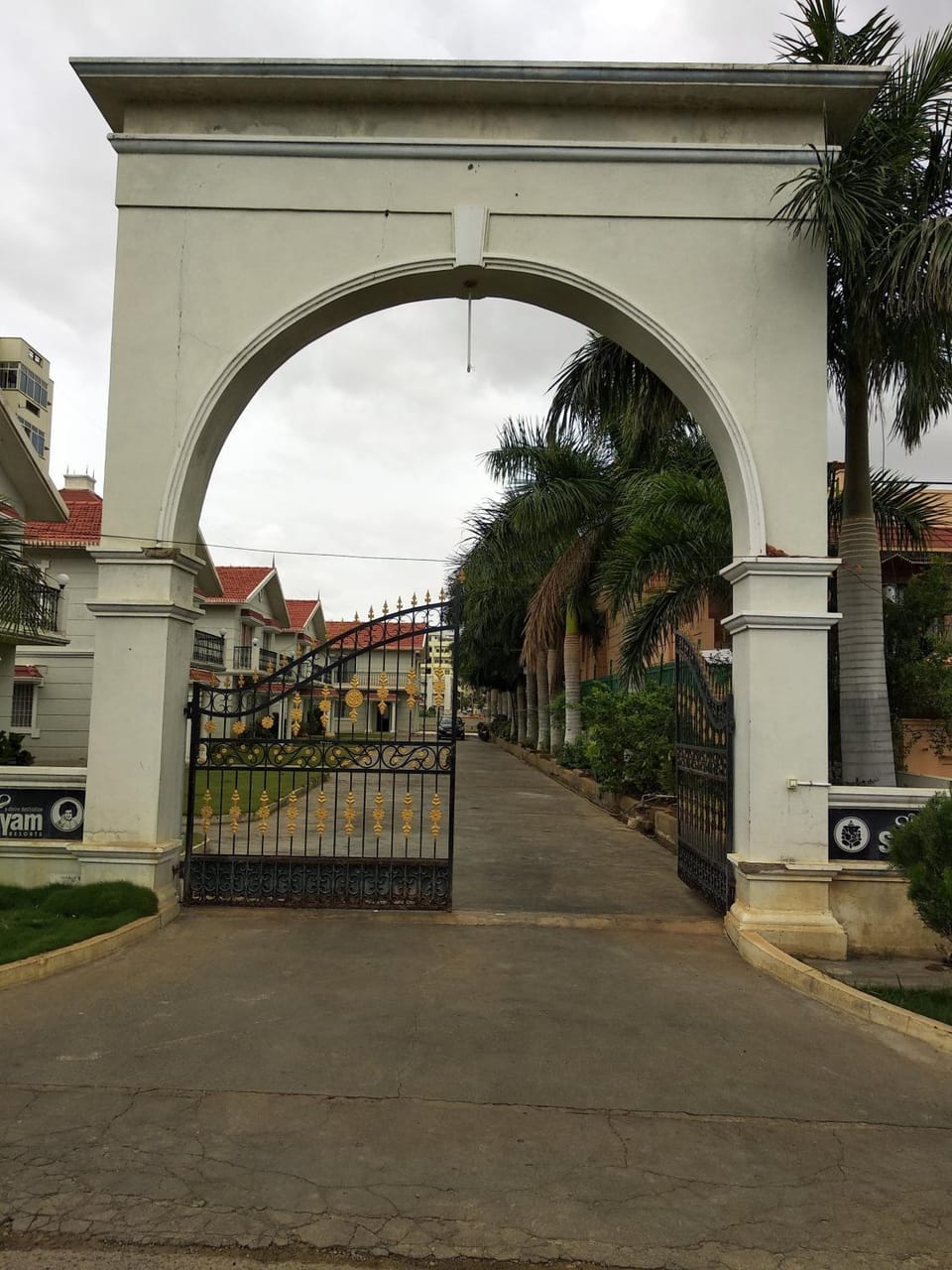 Facade/entrance