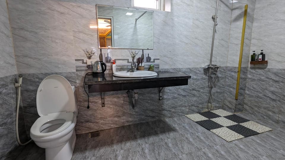 Shower, Toilet, Bathroom