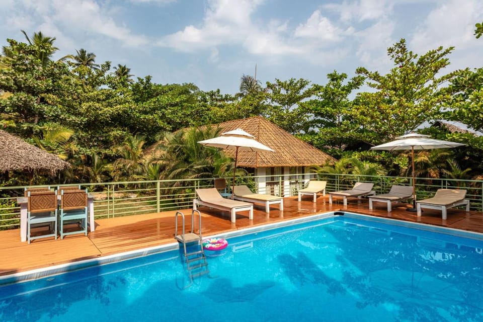 Garden, Pool view, sunbed