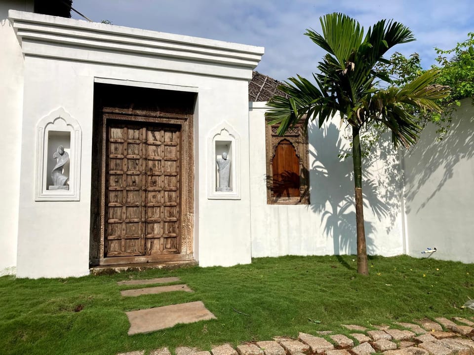 Facade/entrance