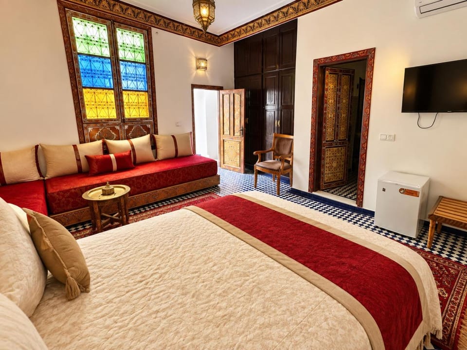 Communal lounge/ TV room, Bed, TV and multimedia, Living room, air conditioner
