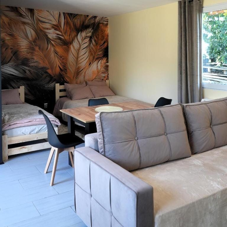 Bed, Living room, Photo of the whole room, Seating area, Bedroom