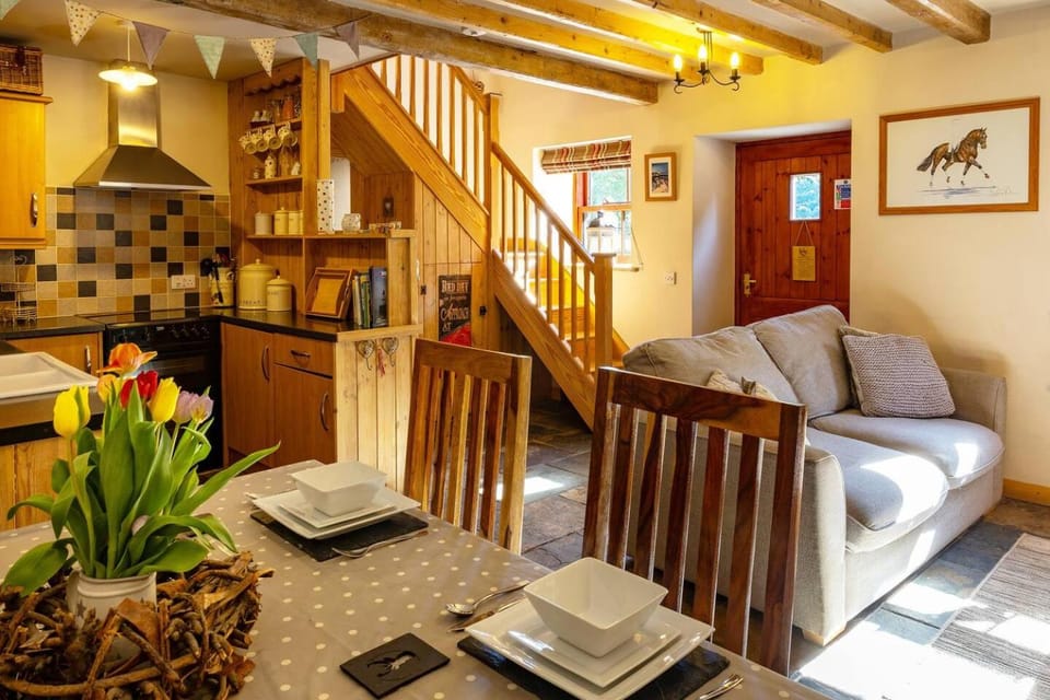 Dining area, kitchen