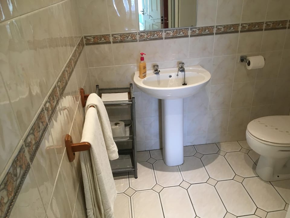 Shawlee Cottage Bed and Breakfast in Airdrie