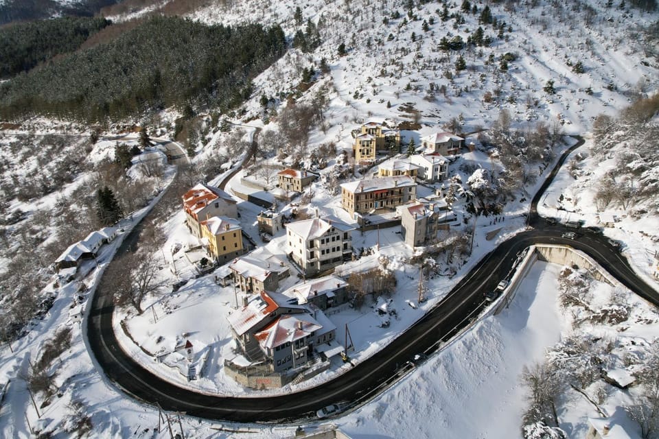 “White Mountain”, Pisoderi Chalet in Greece