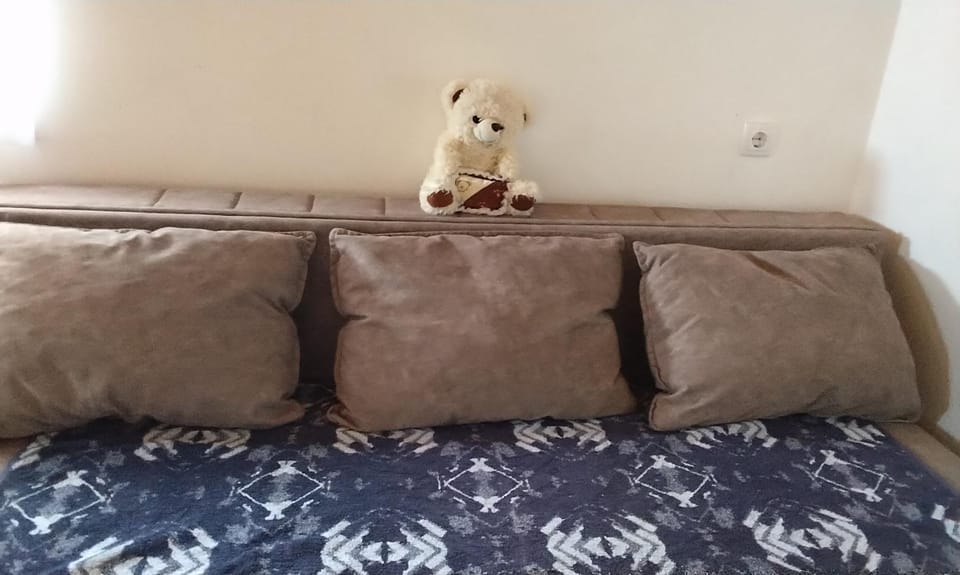 Bed, Living room