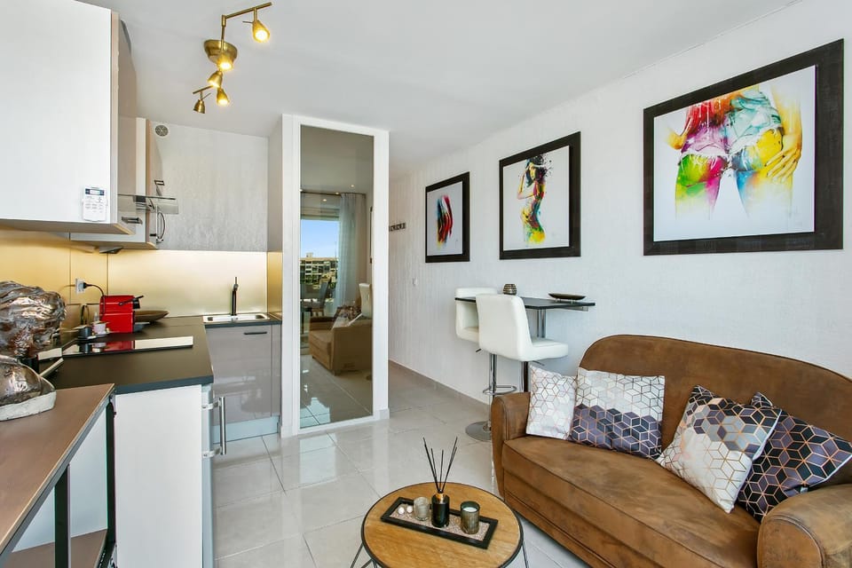 Kitchen or kitchenette, Living room, Dining area