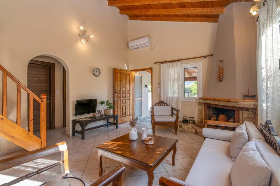 Communal lounge/ TV room, Living room, Seating area, air conditioner