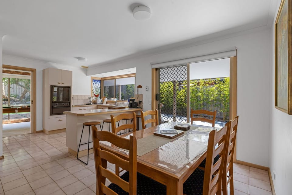 Surf Side Veronica - WiFi & Netflix House in Inverloch
