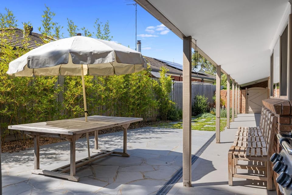 Surf Side Veronica - WiFi & Netflix House in Inverloch