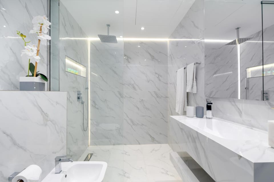 Shower, Toilet, Bathroom, towels