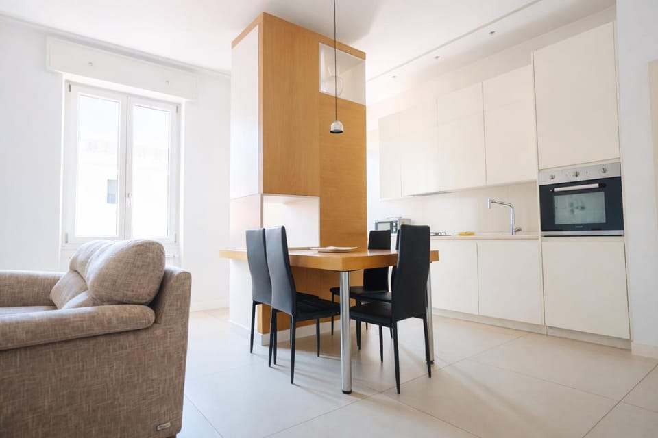 Kitchen or kitchenette, Seating area, Dining area, oven, stove
