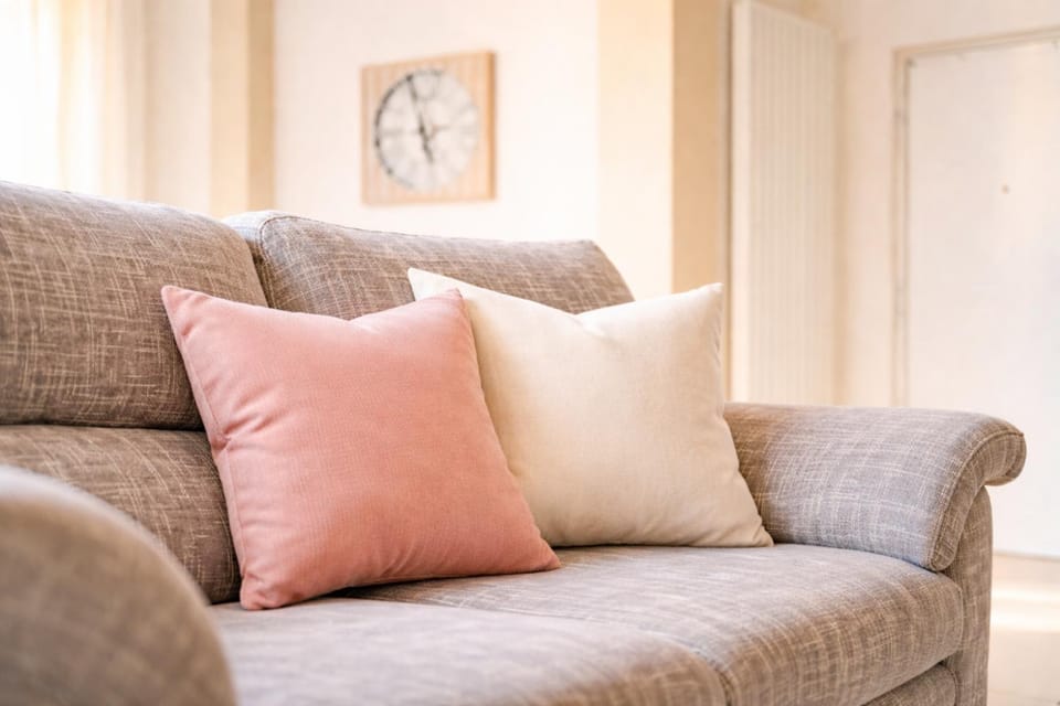 Living room, Seating area
