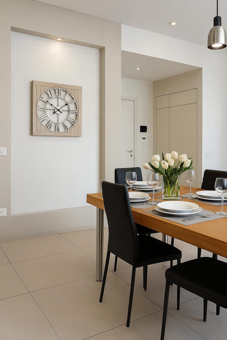 Living room, Seating area, Dining area, group of guests