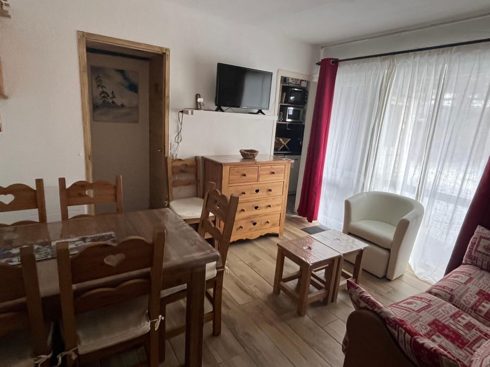 TV and multimedia, Living room, Dining area