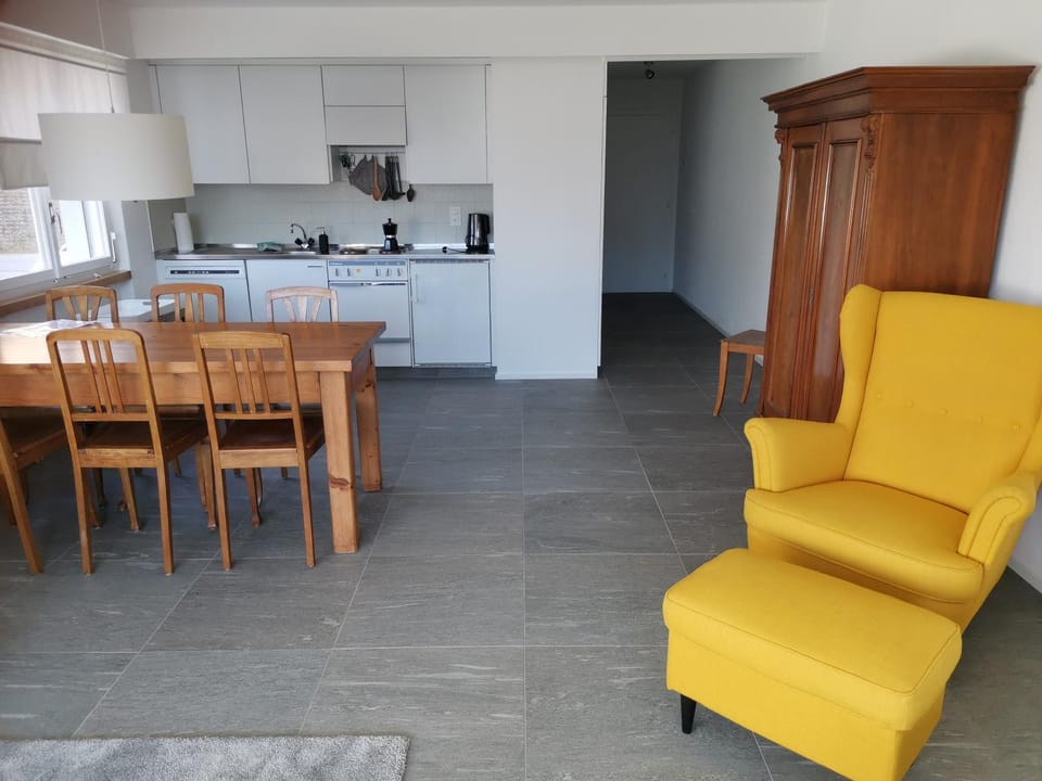 Kitchen or kitchenette, Living room, Seating area, Dining area