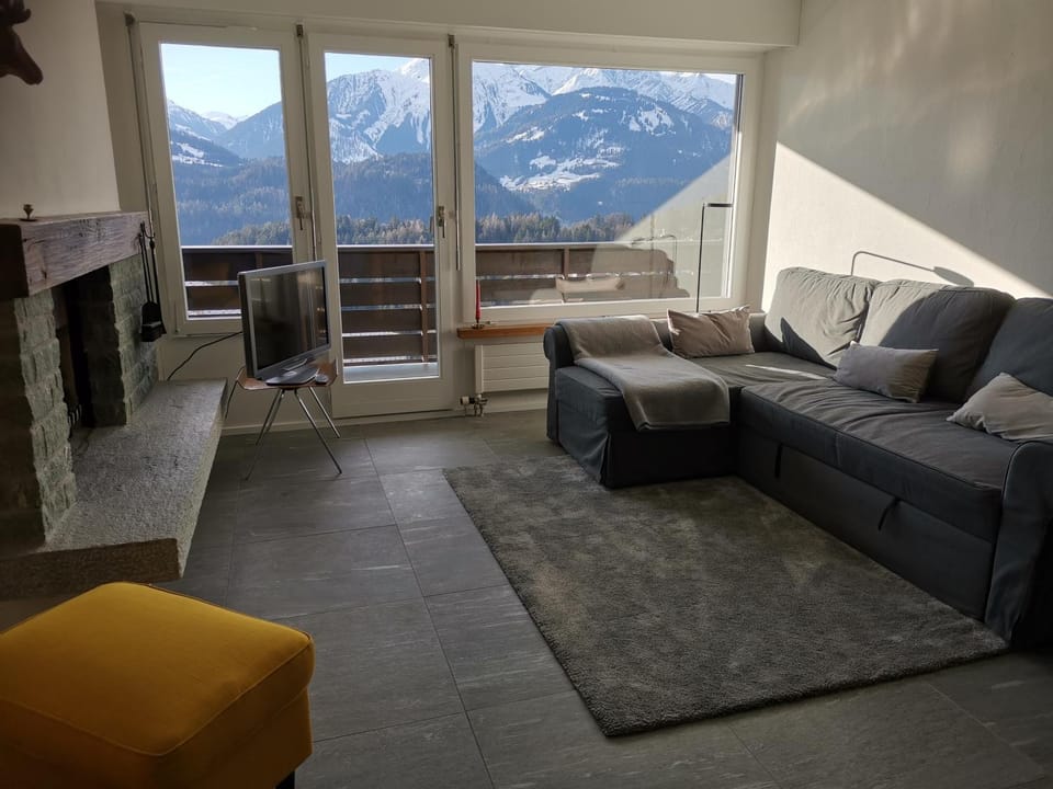 Living room, Seating area, Mountain view