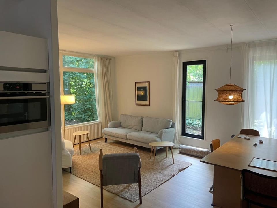 Kitchen or kitchenette, Seating area, Dining area