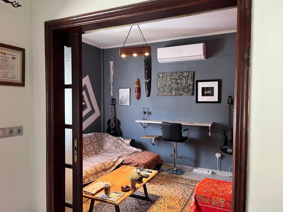 Living room, Seating area, air conditioner