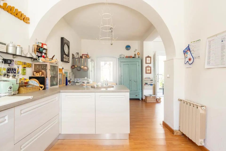 Kitchen or kitchenette, Communal kitchen