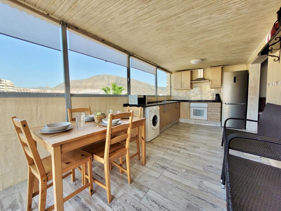 View (from property/room), Dining area, City view, Mountain view, kitchen