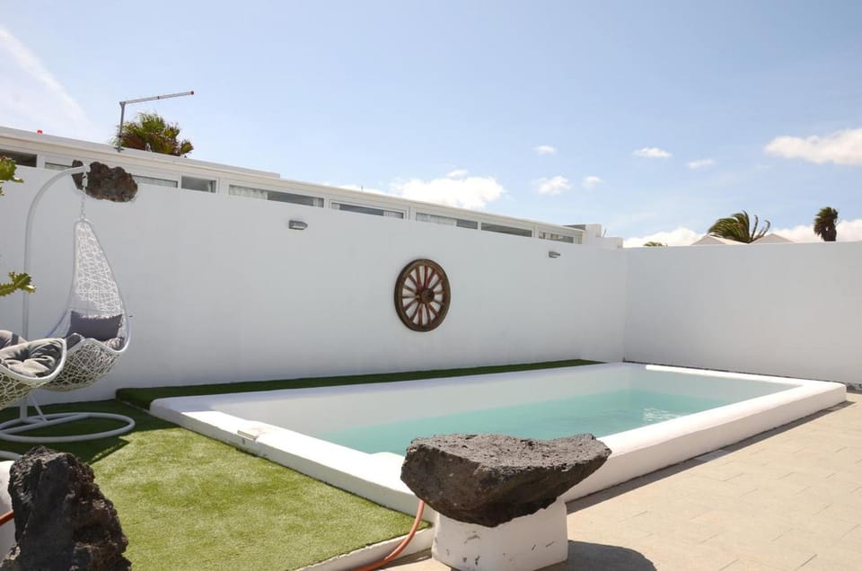Patio, Winter, Summer, Seating area, Swimming pool, Swimming pool