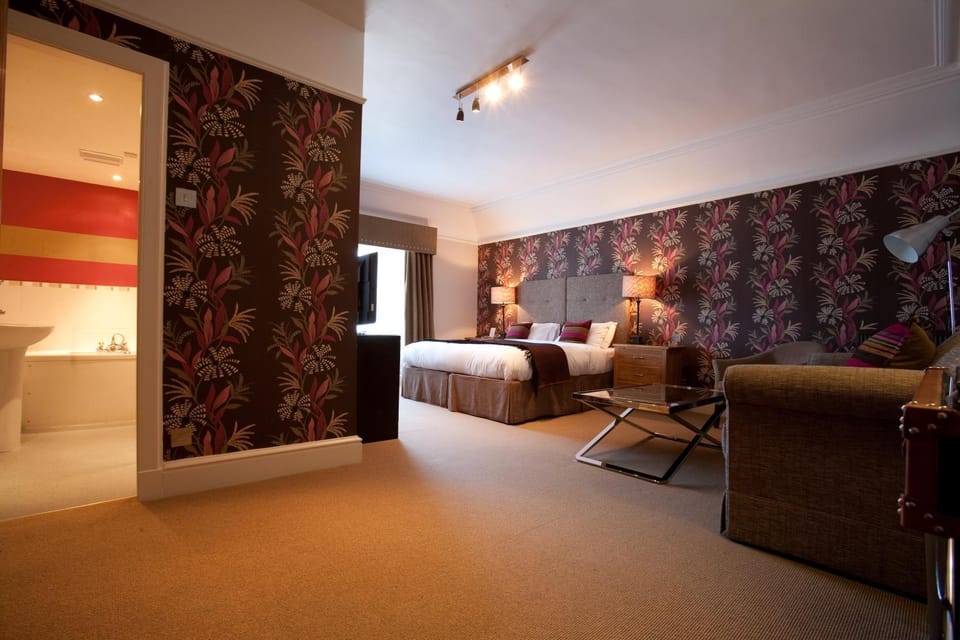 Day, Photo of the whole room