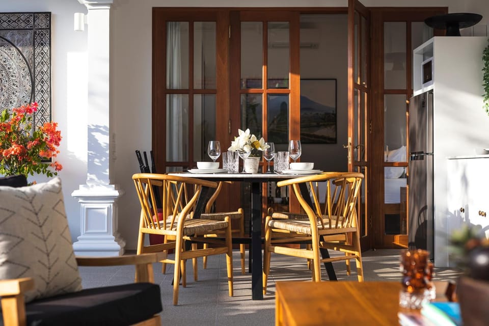 Seating area, Dining area