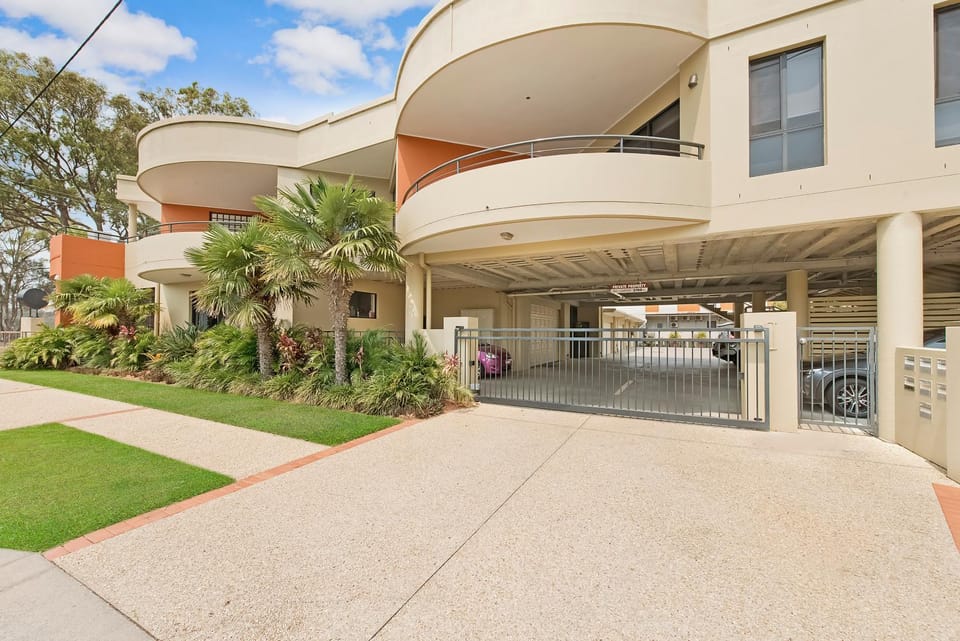 Property building, Facade/entrance