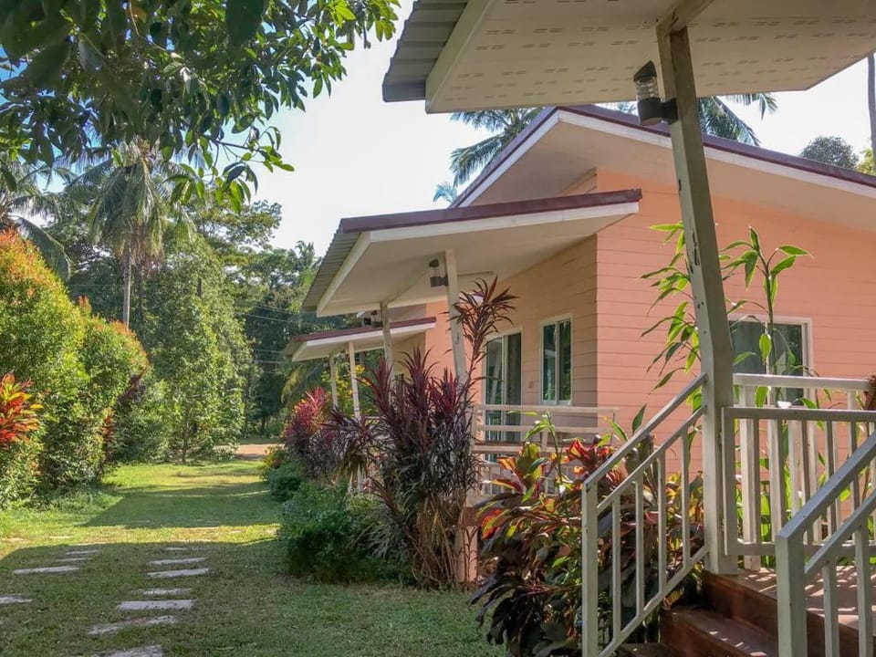 บ้านสวนคุณตา Baan Suan Khun ta House in Koh Chang Tai